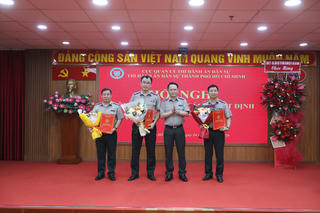 Thi hành án dân sự TP HCM công bố và trao các quyết định về công tác cán bộ