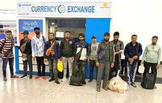 Công an Tây Ninh trục xuất 11 công dân Bangladesh