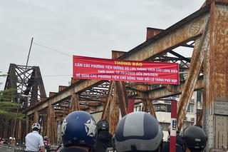 Cấm xe đi qua cầu Long Biên trong 2 tháng