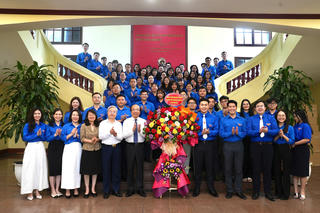 Đảng ủy, lãnh đạo Bộ Tư pháp tặng hoa chúc mừng 95 năm Ngày thành lập Đoàn TNCS Hồ Chí Minh