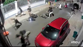 Mâu thuẫn trên mạng xã hội, 2 nhóm học sinh mang hung khí hẹn đánh nhau