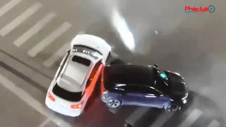 Công an Hà Nội thông tin về vụ xe Lexus gây tai nạn liên hoàn, lật ngửa tại Trung Kính 