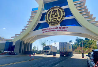 Ngăn chặn xe tải chở gần 900 lít xăng nghi vận chuyển qua biên giới