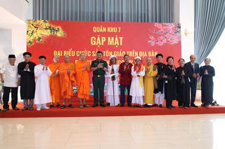 Gắn kết tôn giáo, củng cố “thế trận lòng dân” trên địa bàn Quân khu 7