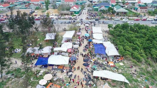 Cá trích nướng Nghệ An “gây bão” mạng, du khách đổ xô trải nghiệm