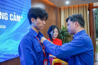 Nam sinh viên cứu người khỏi đám cháy ở Hà Nội tiếp tục được vinh danh