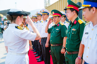 Tàu Hải quân Australia thăm Đà Nẵng, thúc đẩy hợp tác quốc phòng hai nước