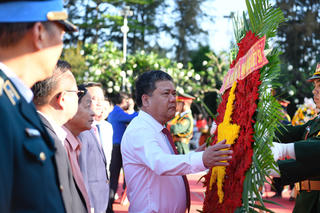 Linh thiêng Lễ thượng cờ và Tưởng niệm các Anh hùng liệt sĩ Gạc Ma