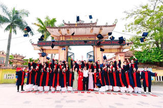 Ngôi trường “sinh ra trong chiến tranh”, lớn lên bằng khát vọng Ngôi trường “sinh ra trong chiến tranh”, lớn lên bằng khát vọng