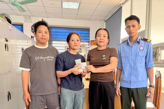 Nhặt được ví chứa 46 triệu đồng, người nhà bệnh nhân tìm trả người đánh rơi