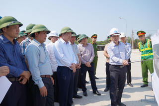 Lãnh đạo tỉnh Quảng Trị kiểm tra tiến độ Dự án đường ven biển qua xã Sen Ngư, Cam Hồng