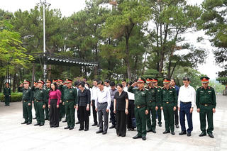 Phó Thủ tướng Phạm Thị Thanh Trà dâng hương tri ân các Anh hùng liệt sĩ tại Quảng Trị