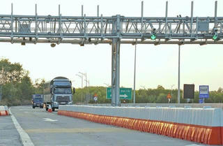 Thu phí cao tốc đầu tư công: Sau một tháng vận hành, bước chuyển đã dần rõ nét 