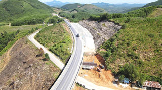 Tiếp tục điều chỉnh nhiều loại xe lưu thông trên cao tốc La Sơn - Hòa Liên 