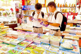 Người dân nói gì về đề xuất miễn phí sách giáo khoa?