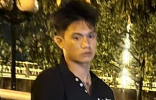 Bắt quả tang đối tượng tàng trữ trái phép chất ma tuý, thu giữ vật nghi là súng quân dụng