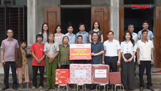 Phú Thọ: Báo Pháp luật Việt Nam trao hai mái ấm đến với người dân có hoàn cảnh khó khăn