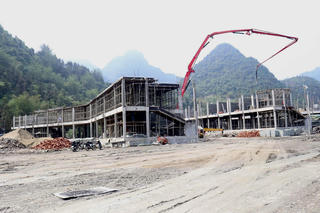 Đẩy nhanh tiến độ, đảm bảo bàn giao Trường Phổ thông Dân tộc Nội trú Tiểu học và THCS Mường Khương đúng thời hạn