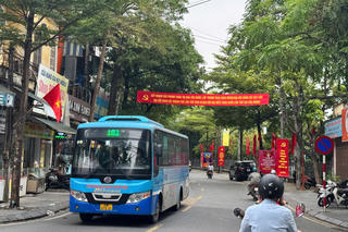 Hà Nội nghiên cứu mở rộng các nhóm đối tượng được miễn phí xe buýt