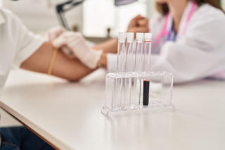 Xét nghiệm gen để chẩn đoán, phòng ngừa bệnh di truyền, bẩm sinh: Vì sao vẫn khó đi vào cuộc sống?