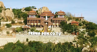 Trùng Sơn Cổ Tự – điểm tựa tâm linh trên núi Phụng Sơn nhìn ra biển Ninh Chữ