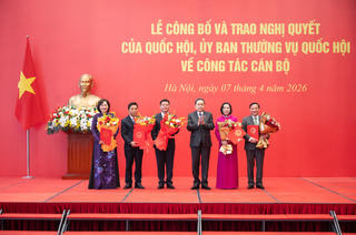 Chủ tịch Quốc hội chủ trì Lễ công bố và trao các Nghị quyết về công tác cán bộ