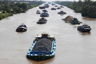 Quy định mới về vận tải hàng hóa siêu trường, siêu trọng đường thủy nội địa