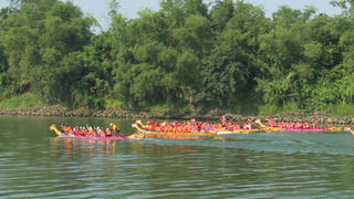 Tưng bừng lễ hội đua thuyền kỷ niệm ngày sinh Tổng Bí thư Lê Duẩn