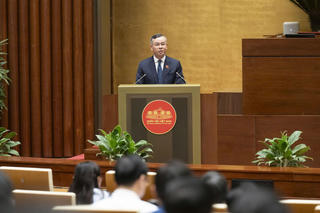 Quốc hội xem xét quy định về một số sắc thuế đối với xăng, dầu