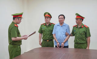 Giám đốc, hiệu trưởng và kế toán liên quan vụ 'ăn chặn' tiền trợ cấp ở Phú Thọ bị khởi tố