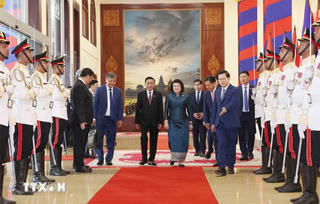 Lễ đón trọng thể Ủy viên Bộ Chính trị, Thường trực Ban Bí thư Trần Cẩm Tú thăm chính thức Vương quốc Campuchia