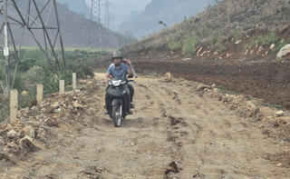 Sơn La: Đường bê tông chưa nghiệm thu, bàn giao đã phải sửa chữa