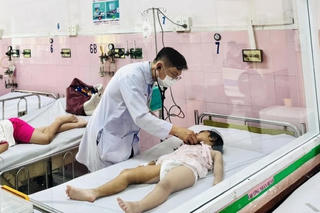 Phát hiện khuẩn Salmonella trong vụ hơn 100 học sinh ngộ độc ở TP HCM