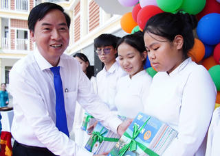 Hòa Vang trở thành xã đầu tiên cả nước cấp sách giáo khoa miễn phí cho học sinh