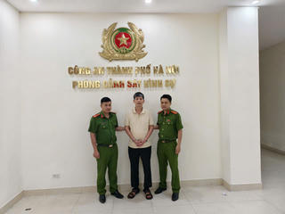  Bắt tạm giam đối tượng đỗ xe chắn barie, gây ách tắc tại chung cư 