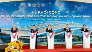 Thủ tướng Chính phủ Lê Minh Hưng nhấn nút khởi công Dự án tuyến đường sắt tốc độ cao Hà Nội - Quảng Ninh