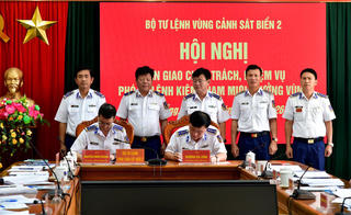 Bàn giao chức trách, nhiệm vụ Phó Tư lệnh kiêm Tham mưu trưởng Bộ Tư lệnh Vùng Cảnh sát biển 2