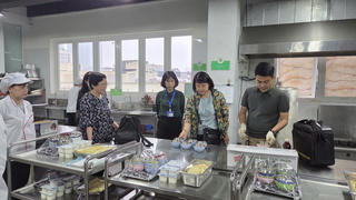 Lo ngại thực phẩm bẩn vào trường học, nhiều phường ở Hà Nội tăng tốc kiểm tra