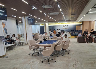 Lật tẩy thủ đoạn tổ chức đánh bạc ngụy trang CLB Poker tại Đà Nẵng
