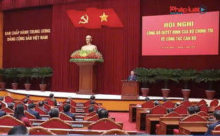 Công bố các quyết định của Bộ chính trị về công tác cán bộ