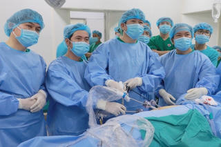 Bệnh viện Đa khoa TP Cần Thơ lần đầu tiên ghép thận thành công từ người hiến sống