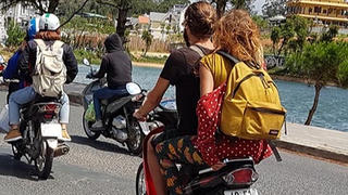 Lâm Đồng chấn chỉnh hoạt động cho thuê xe mô tô với người nước ngoài