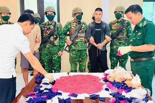 Triệt phá đường dây đưa ma túy từ nước ngoài vào Việt Nam, thu giữ 24.000 viên thuốc lắc
