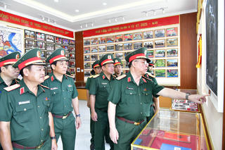 Đại tướng Nguyễn Trọng Nghĩa thăm, làm việc tại Trung đoàn 10