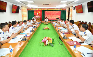 Kiểm tra, nắm tình hình công tác chống buôn lậu, gian lận thương mại và hàng giả tại BTL Vùng Cảnh sát biển 4