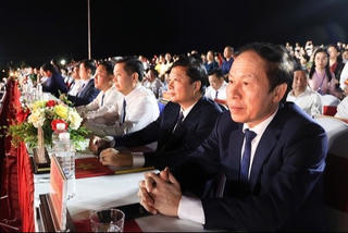 Phó Thủ tướng Chính phủ Lê Tiến Châu dự Chương trình "Bản hùng ca trên sông"