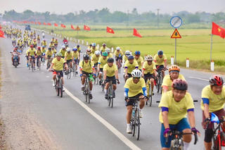 Hơn 1.000 người tham gia Ngày hội đạp xe vì hòa bình tại Quảng Trị