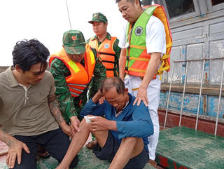 Hải Phòng: Kịp thời cứu nạn ngư dân bị chấn thương nặng trên vùng biển Bạch Long Vĩ