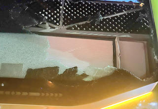 Liên tiếp xảy ra ném đá trên cao tốc Hà Nội - Lào Cai, nhiều xe khách bị vỡ kính