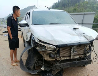 Xe nổ lốp trên cao tốc Nội Bài - Lào Cai khiến một người tử vong